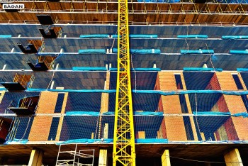 Na budowę - siatka ochronna do zabezpieczenia na budowach